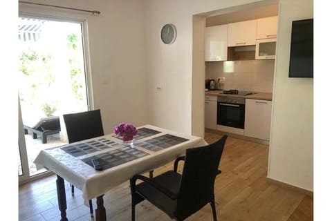 Dining area, Communal kitchen