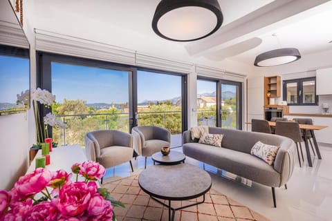 Balcony/Terrace, Living room, Dining area, City view, kitchen