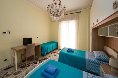 Bed, TV and multimedia, Bedroom