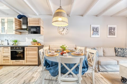 Food and drinks, Dining area, Food