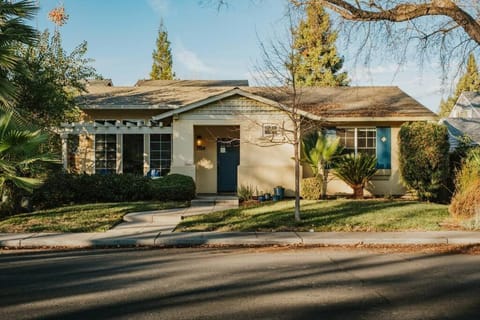 Property building, Day, Neighbourhood, Street view