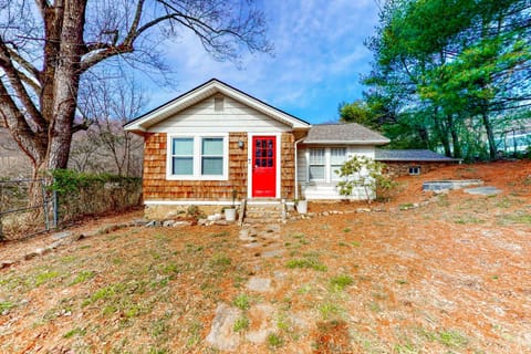 Colorful Cove House in Upper Hominy