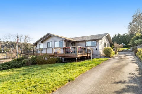 Three Eagles On Whidbey House in Freeland