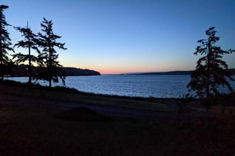 Three Eagles On Whidbey House in Freeland