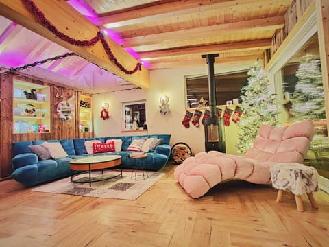 Living room, Seating area