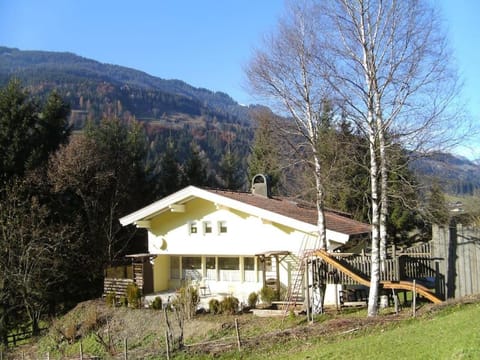Großes Ferienhaus in ruhiger Lage - WLAN b. 9 Per. House in Salzburgerland