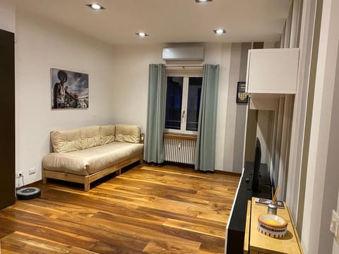 TV and multimedia, Living room, air conditioner