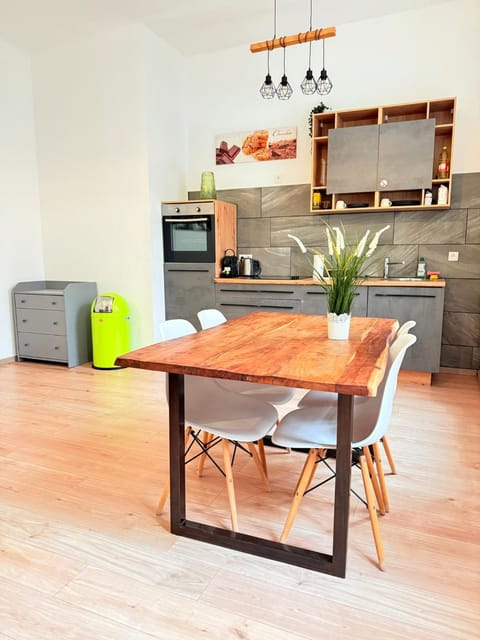 Kitchen or kitchenette, Dining area, pet friendly