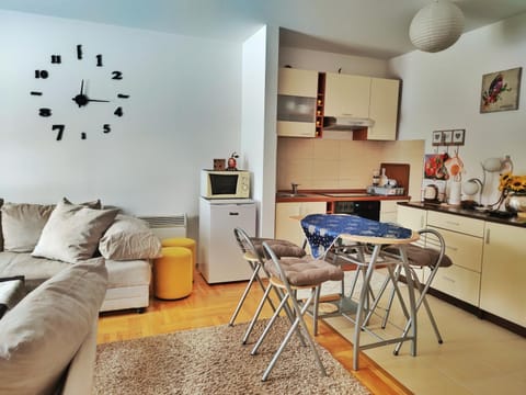 Kitchen or kitchenette, Seating area, Dining area