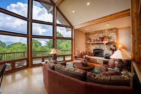 --Mountain Chalet Getaway with Breathtaking View Next to Tail of Dragon-- Chalet in Stecoah