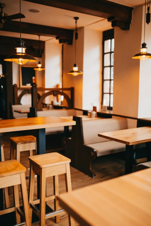 Restaurant/places to eat, Restaurant/places to eat