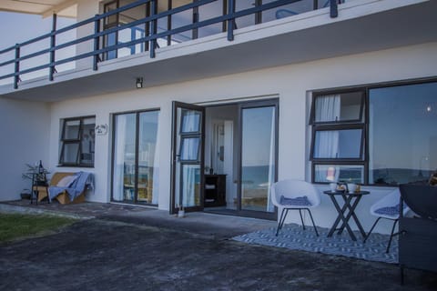 Patio, Facade/entrance