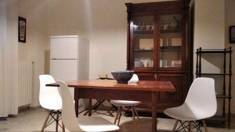 Kitchen or kitchenette, Dining area, Communal kitchen