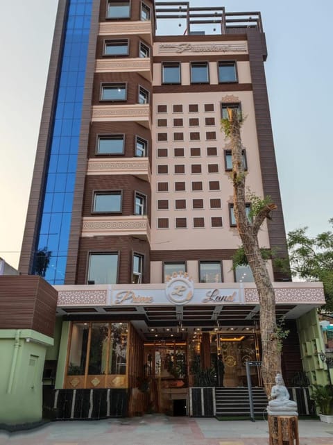 Property building, Day