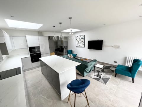Communal lounge/ TV room, TV and multimedia, Living room, kitchen