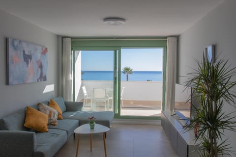 Balcony/Terrace, Living room, Seating area, Sea view
