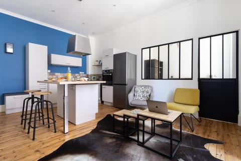 Kitchen or kitchenette, Living room, Seating area, Dining area, oven, stove, kitchen