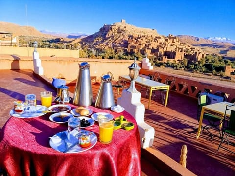 Property building, Patio, Restaurant/places to eat, Day, Natural landscape, View (from property/room), Balcony/Terrace, Balcony/Terrace, Food and drinks, Dining area, Food, Mountain view, Breakfast, Drinks