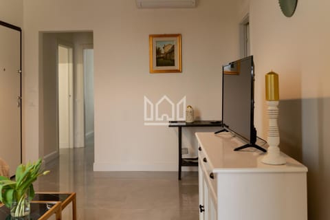 Communal lounge/ TV room, Living room, Seating area, Dining area