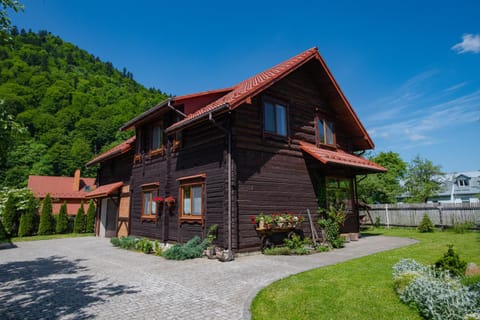 Property building, Day, Garden