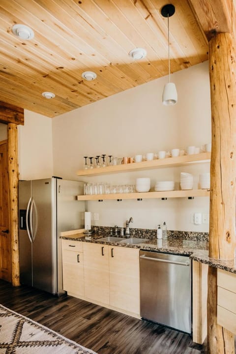 Adobe-Style Retreat - Game Room - 8 Mins to Breck House in Blue River