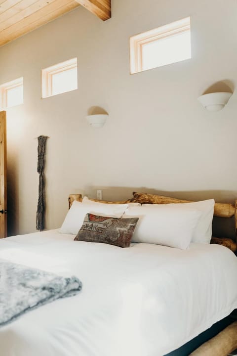 Adobe-Style Retreat - Game Room - 8 Mins to Breck House in Blue River