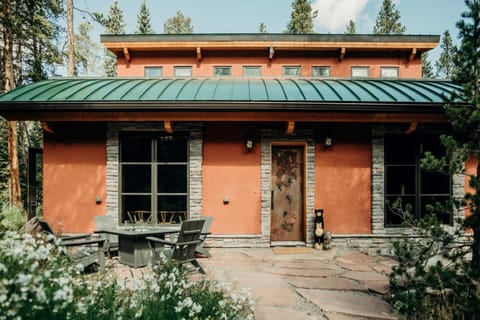 Adobe-Style Retreat - Game Room - 8 Mins to Breck House in Blue River