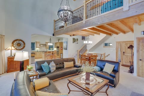 Beautiful Lake Arrowhead Cabin with EV Charger Cabin in Lake Arrowhead