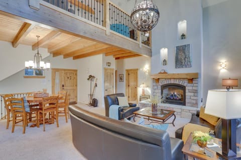 Beautiful Lake Arrowhead Cabin with EV Charger Cabin in Lake Arrowhead