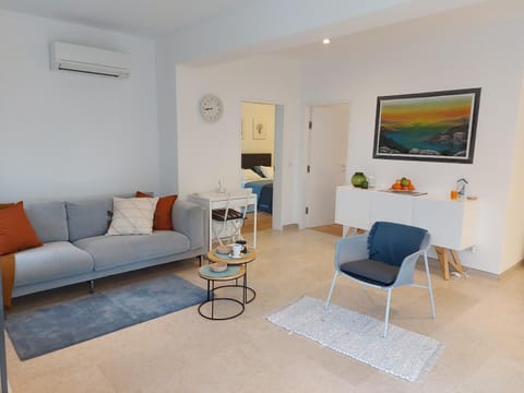 Living room, Seating area, air conditioner