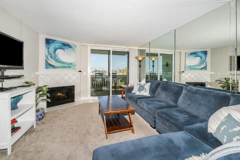 E105 - Seascape Stay - On-the-Sand House in Oceanside