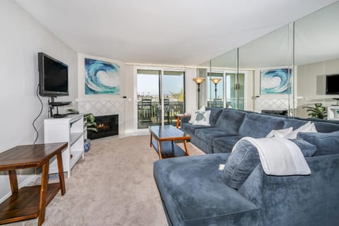 E105 - Seascape Stay - On-the-Sand House in Oceanside