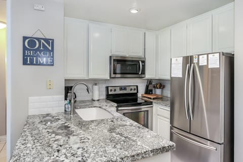 E105 - Seascape Stay - On-the-Sand House in Oceanside