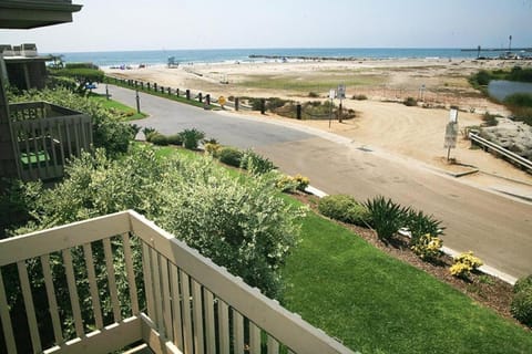 G32 - Harbor Cottage - On-the-Sand House in Oceanside