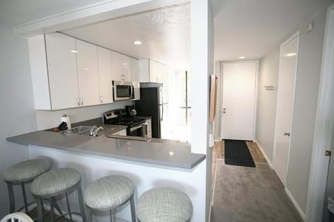 G32 - Harbor Cottage - On-the-Sand House in Oceanside