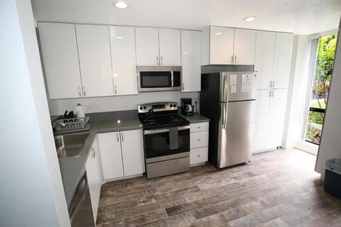 G32 - Harbor Cottage - On-the-Sand House in Oceanside