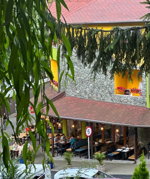 Property building, Restaurant/places to eat, Day