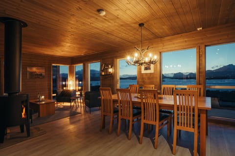 Lofotenholidays, Luxury cabin with panoramic view Cabin in Lofoten