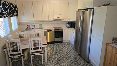 Kitchen or kitchenette, Dining area, dishwasher, oven, pet friendly, stove