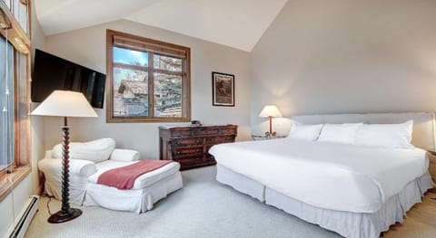 Cozy Mountain 4-Bedroom Retreat in Arrowhead Village townhouse House in Edwards