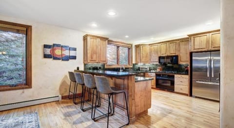 Cozy Mountain 4-Bedroom Retreat in Arrowhead Village townhouse House in Edwards