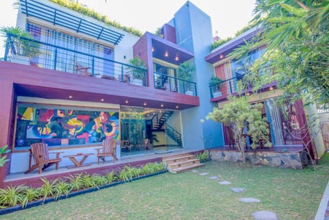 Patio, Facade/entrance