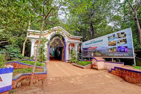 Facade/entrance