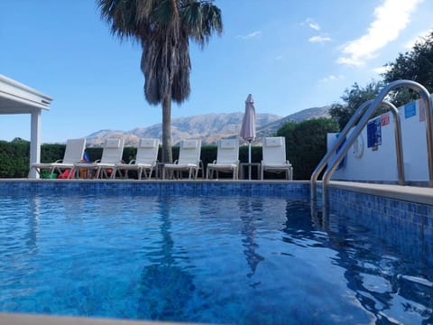 Swimming pool, sunbed