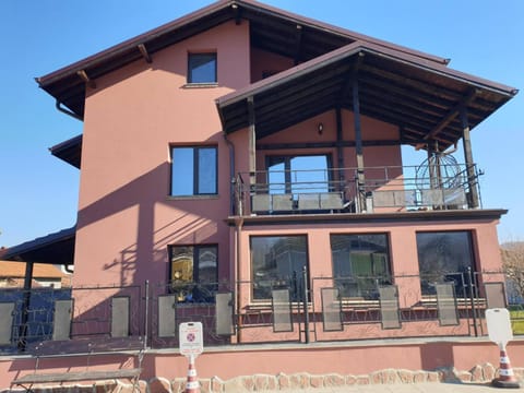 Property building, Facade/entrance, Balcony/Terrace