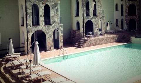 Swimming pool, sunbed