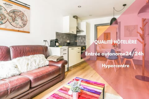 Property building, TV and multimedia, Kitchen or kitchenette, Living room, Seating area, internet, oven
