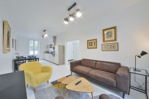 TV and multimedia, Living room, Seating area