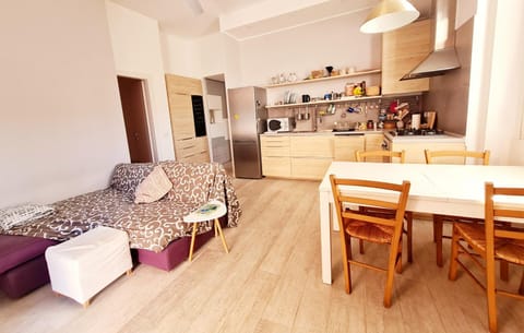 Kitchen or kitchenette, Living room, Dining area, pet friendly