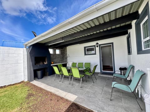 Patio, BBQ facilities, Seating area, Dining area